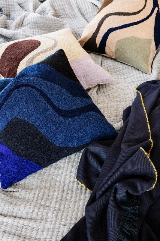 Ferm LIVING Coussin Vista, Bleu Foncé 6 Ferm LIVING Coussin Vista, Bleu Foncé – Image 4