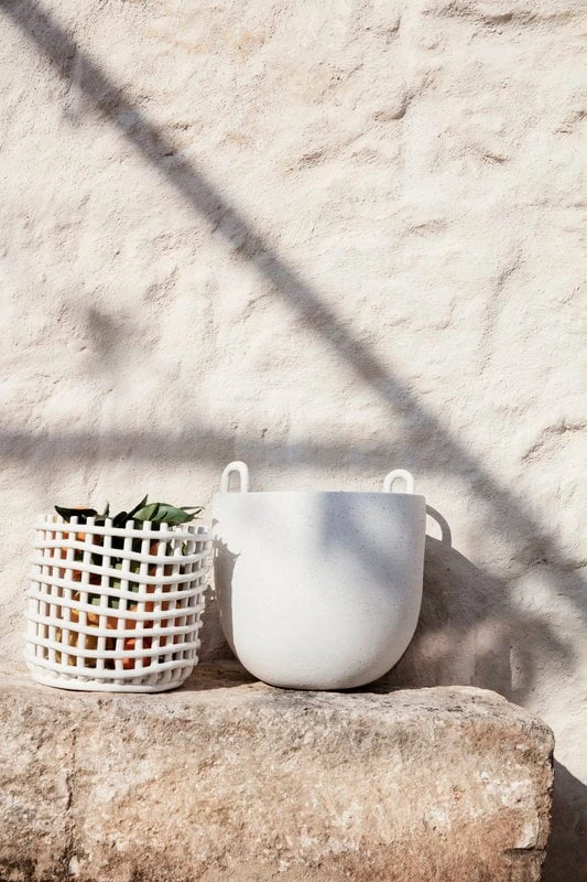Ferm LIVING Grand Pot Speckle, Blanc Cassé 7 Ferm LIVING Grand Pot Speckle, Blanc Cassé – Image 5