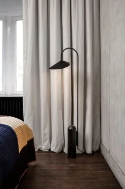 Ferm LIVING Lampadaire Arum, Noir 9 Ferm LIVING Lampadaire Arum, Noir -Ferm Living Arum floor black SoMe
