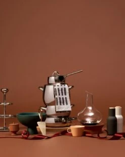 Ferm LIVING Pelle à Gâteau Fein, Laiton -Ferm Living FDS Joulukalenteri 002 final sRGB 1080x1350