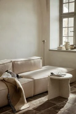 Ferm LIVING Couverture Entire, Tapisserie, Sable -Ferm Living fermLIVING AW21 MineralSculpturalTable CatenaWoolBoucle TinyFloorLampSteel image 1