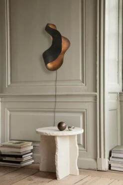 Ferm Living -Ferm Living fermLIVING AW21 MineralSculpturalTable OysterWallLamp image