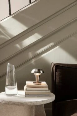 Ferm LIVING Lampe De Table Tiny, Modèle Bas, Acier 7 Ferm LIVING Lampe De Table Tiny, Modèle Bas, Acier -Ferm Living fermLIVING AW21 MineralSculpturalTable TinyLampSteel image