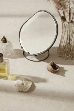 Ferm LIVING Miroir De Table Pond, Chrome Foncé -Ferm Living fermLIVING AW21 PondTableMirrorDarhChrome image