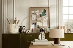 Ferm LIVING Corbeille Ceramic, XL, Blanc Cassé 7 Ferm LIVING Corbeille Ceramic, XL, Blanc Cassé -Ferm Living fermLIVING AW21 PostTableLampBaseSolid EclipseLampshadeShort CeramicBasketXL MorfSculpture image