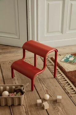Ferm LIVING Tabouret Up Step, Rouge -Ferm Living fermLIVING AW21 UpStepStoolPoppyRed image