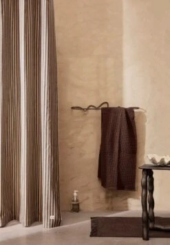 Ferm LIVING Porte-serviettes Curvature, Laiton Noir -Ferm Living fermLIVING ChambrayShowerCurtain image