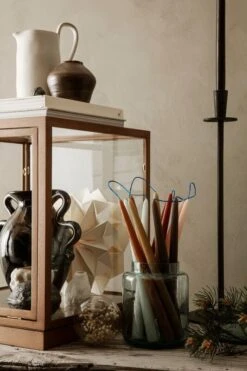 Ferm LIVING Base Pour Vitrine En Verre Miru, Chêne Teinté Foncé -Ferm Living fermLIVING DippedCandles MiruGlassMontre VS