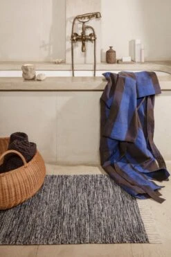 Ferm LIVING Peignoir Field, Brun - Bleu Vif -Ferm Living fermLIVING SS22 BraidedBasket FieldRobe image 1