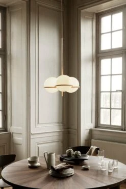 Ferm LIVING Lustre Era, Eggshell -Ferm Living fermLIVING SS22 EraChandelier PostDiningTable image 1
