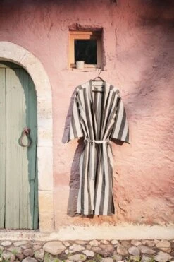 Ferm LIVING Peignoir Field, Sable - Noir -Ferm Living fermLIVING SS22 FieldRobe SandBlack image 1