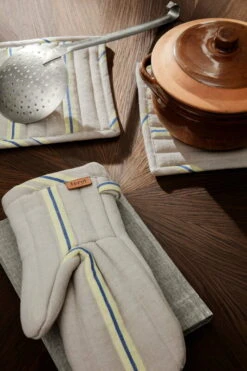 Ferm LIVING Gant De Cuisine Hale, Huître - citron - Bleu Vif -Ferm Living fermLIVING SS22 HaleOvenMitt HalePotHolders image 1
