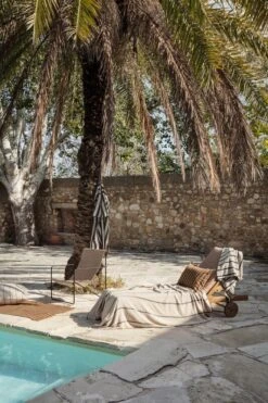 Ferm LIVING Serviette De Bain Alee, 70 x 140 cm, Sable - Noir 11 Ferm LIVING Serviette De Bain Alee, 70 x 140 cm, Sable - Noir -Ferm Living fermLIVING SS22 YardPicnicBlanket AleeBathTowel image 1 1