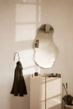 Ferm LIVING Miroir Pond, Grand Modèle -Ferm Living fermLIVING SillCupboardLow PondMirrorLarge image 1