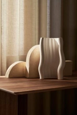 Ferm LIVING Vase Moiré, Blanc Cassé -Ferm Living fermLIVING AW22 MoireVase 1104266244 Image2