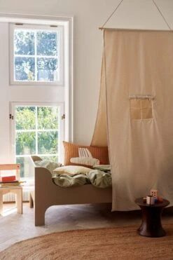 Ferm LIVING Baldaquin Settle, Blanc Cassé -Ferm Living fermLIVING AW22 SettleBedCanopy 1104266480 image 1