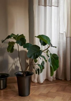 Ferm LIVING Panier Haut Spun Alu, Aluminium Noir 11 Ferm LIVING Panier Haut Spun Alu, Aluminium Noir -Ferm Living fermLIVING AW22 SpunAluBasketHigh image 2