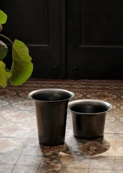 Ferm LIVING Panier Haut Spun Alu, Aluminium Noir 10 Ferm LIVING Panier Haut Spun Alu, Aluminium Noir -Ferm Living fermLIVING AW22 SpunAluBaskets image 1 1