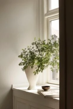 Ferm LIVING Vase Fountain, Blanc Cassé -Ferm Living fermLIVING XMAS22 FountainVase image 1