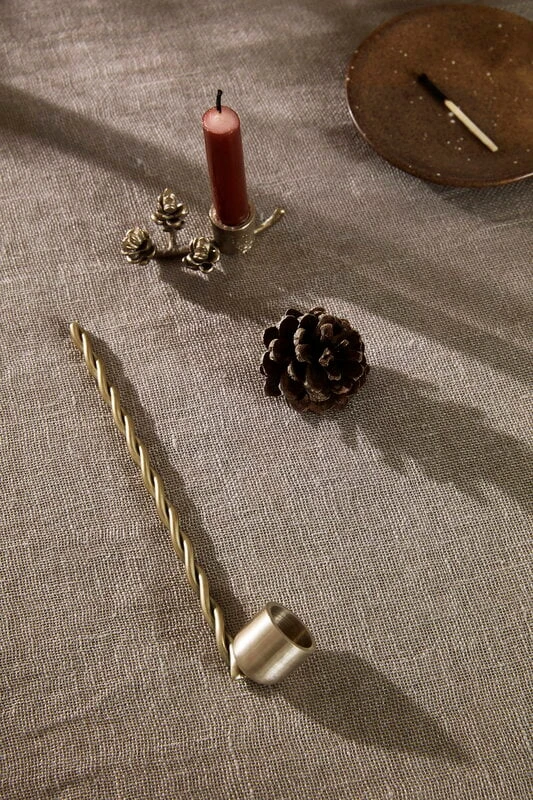 Ferm LIVING Éteignoir à Bougie Twist, Laiton 5 Ferm LIVING Éteignoir à Bougie Twist, Laiton – Image 3